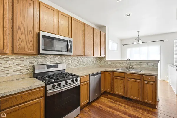 $2,800 | 487 West Hamlin Lane, Round Lake, IL 60073