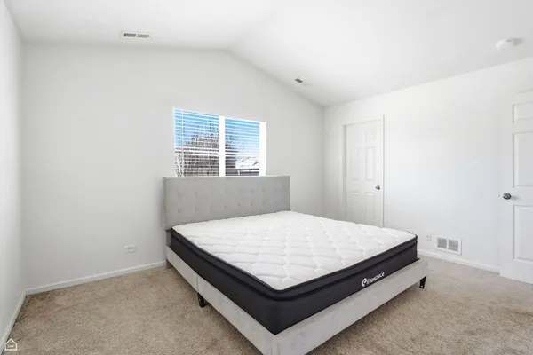 $2,800 | 487 West Hamlin Lane, Round Lake, IL 60073