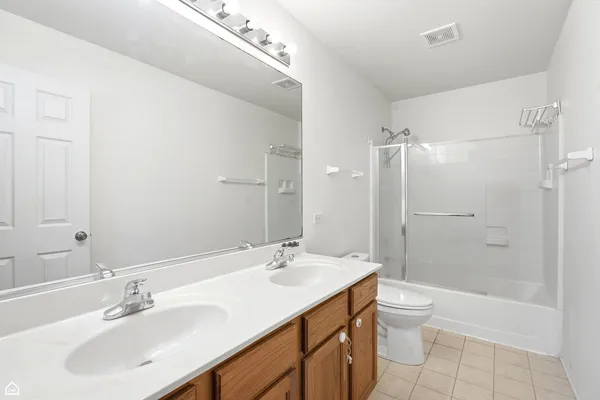 $2,800 | 487 West Hamlin Lane, Round Lake, IL 60073