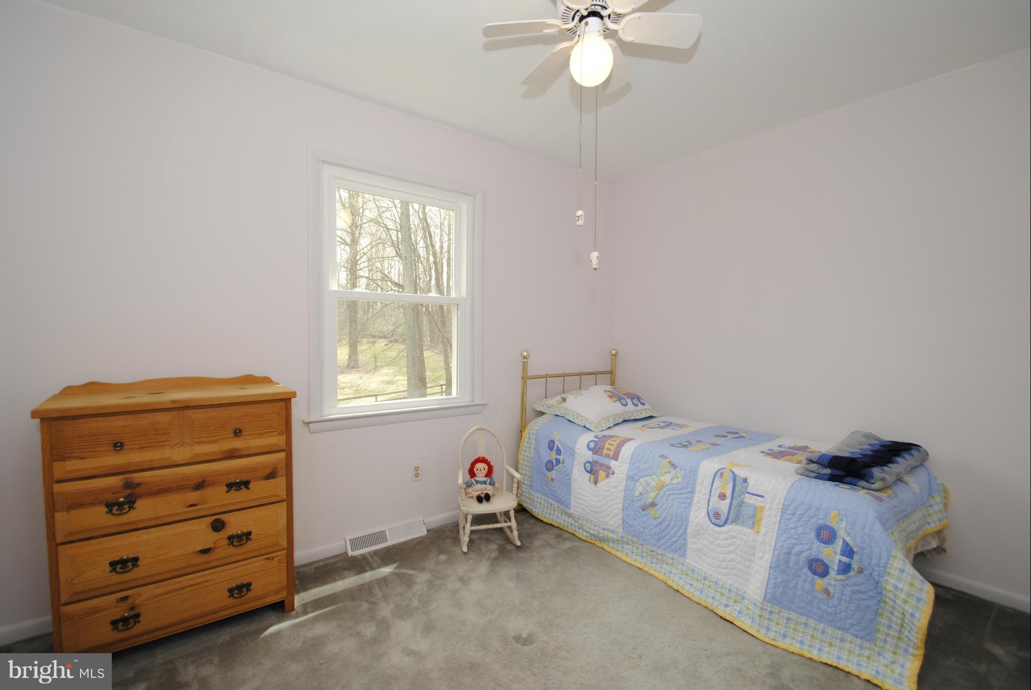 985 Chesterfield Road Annapolis, MD 21401 - Photo 20 of 30 a bedroom with a bed and a dresser