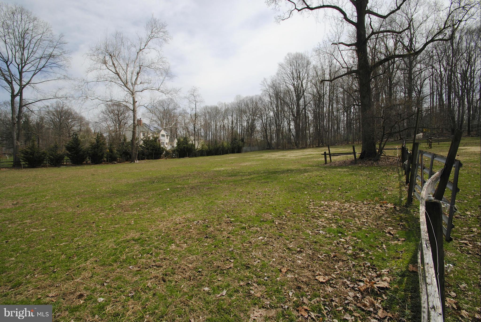 985 Chesterfield Road Annapolis, MD 21401 - Photo 24 of 30 a view of a field with trees