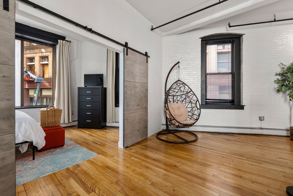 13-19 Stanhope Street, Unit 2A Boston, MA 02116 - Photo 15 of 22 a living room with furniture a window and a rug