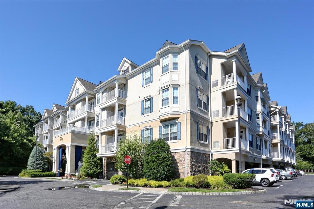 175 Rochelle Avenue, Unit 321 Rochelle Park, NJ 07662 - Photo 41 of 50