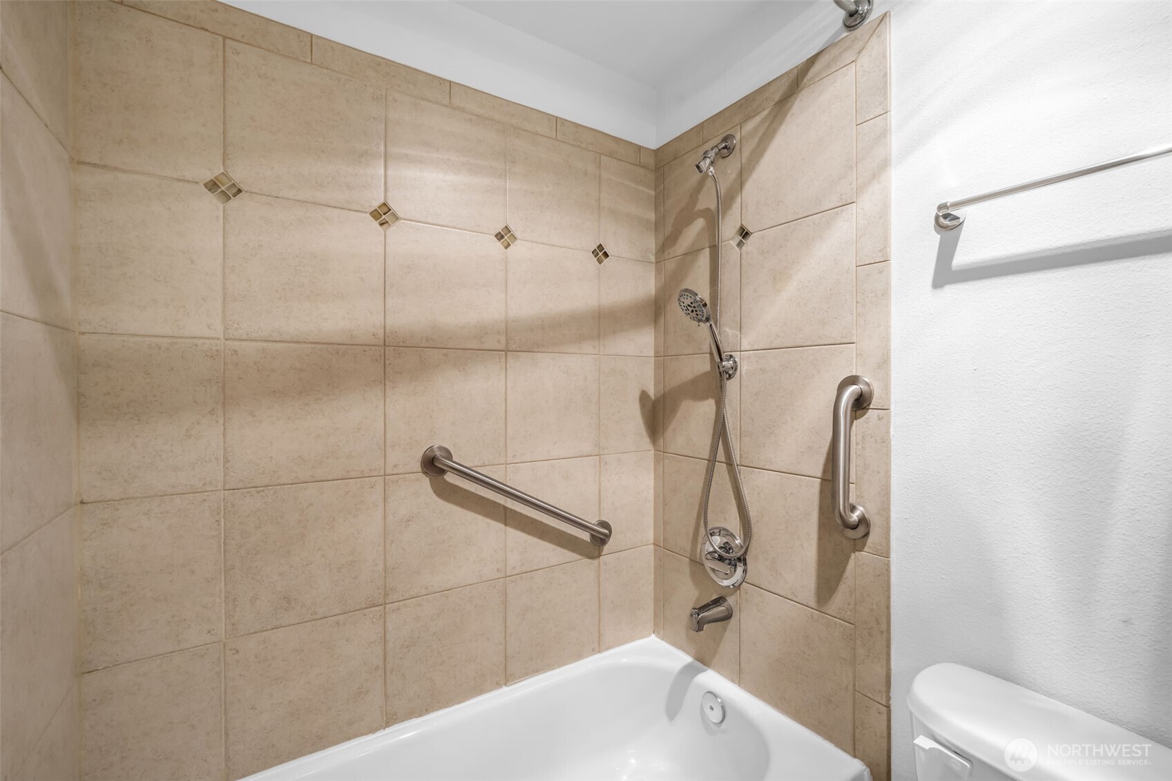 300 North 130th Street, Unit 7203 Seattle, WA 98133 - Photo 16 of 34