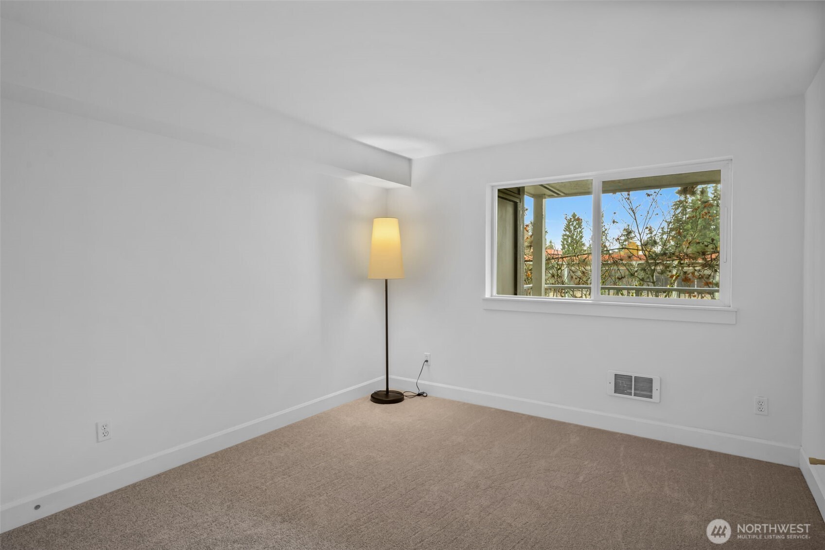 300 North 130th Street, Unit 7203 Seattle, WA 98133 - Photo 22 of 34