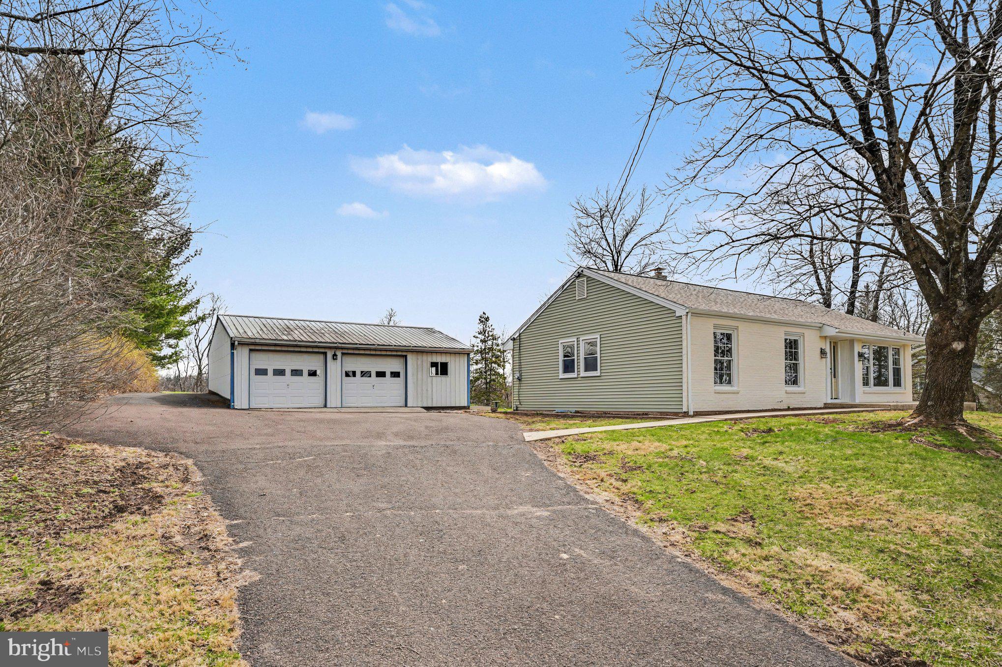 305 Green Hill Road Telford, PA 18969 - Photo 2 of 31