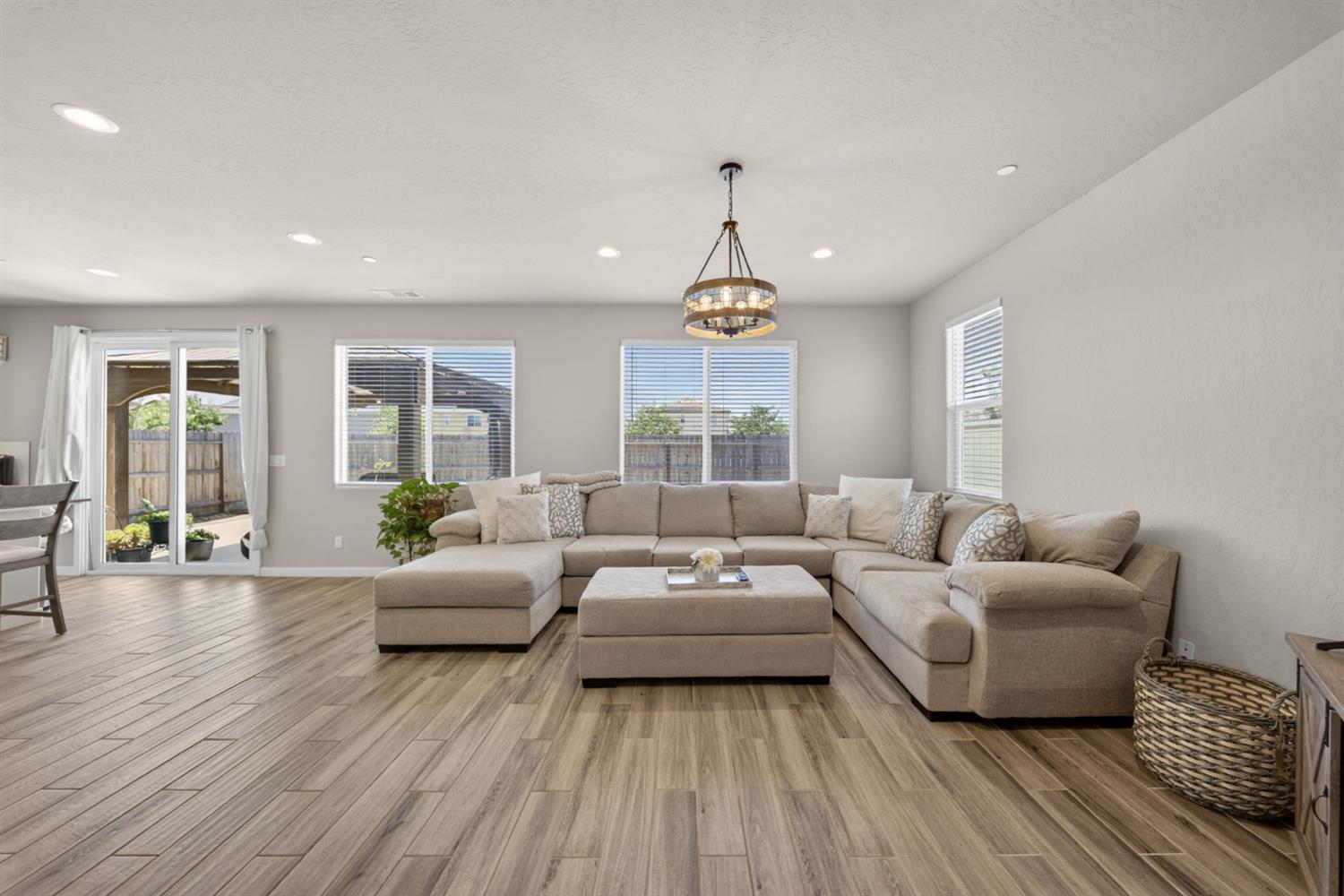 4219 North Reed Avenue Fresno, CA 93723 - Photo 7 of 38 Living Room