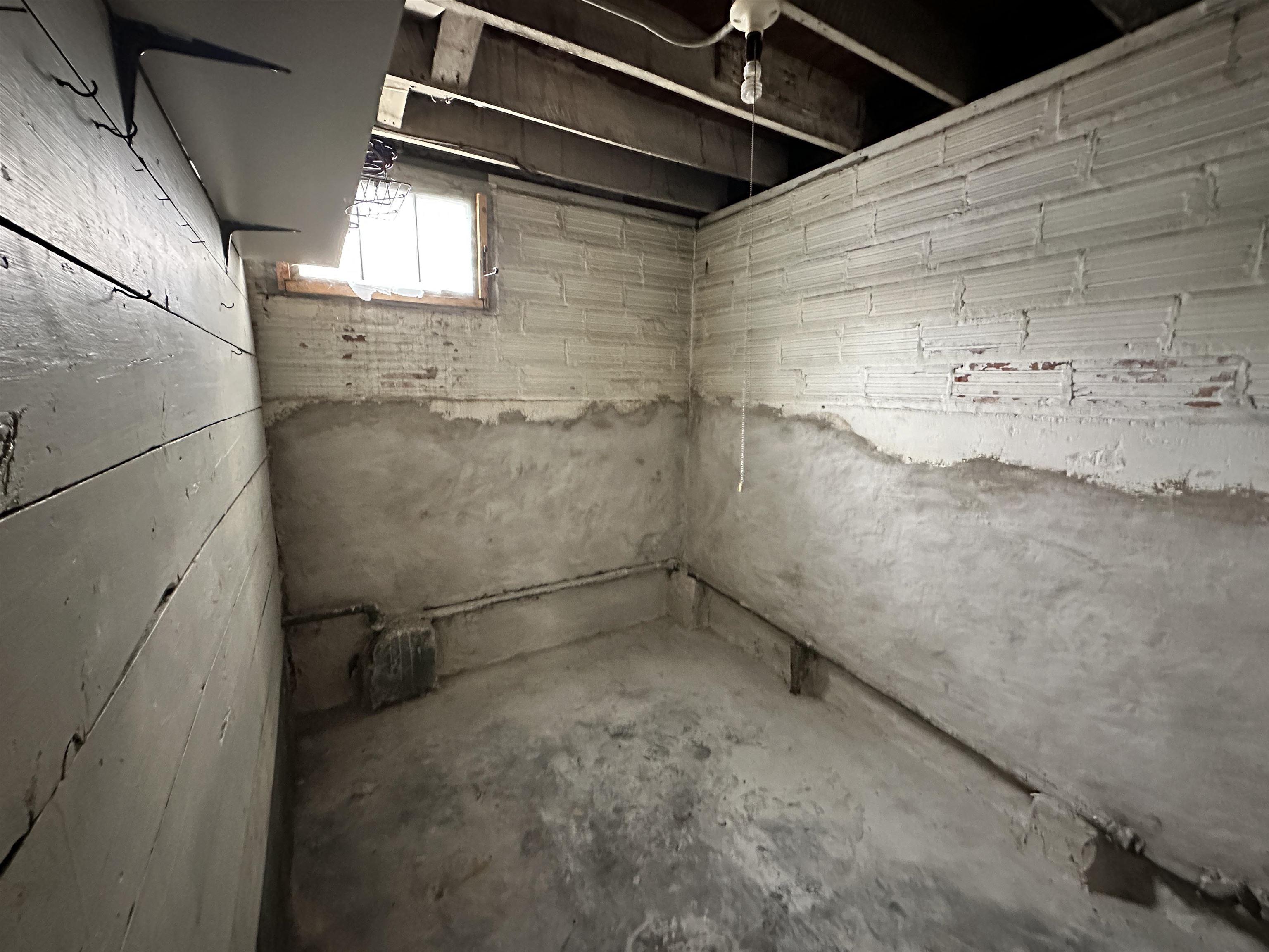 1441 South Float Avenue Freeport, IL 61032 - Photo 13 of 31 a bathroom with a bathtub and shower