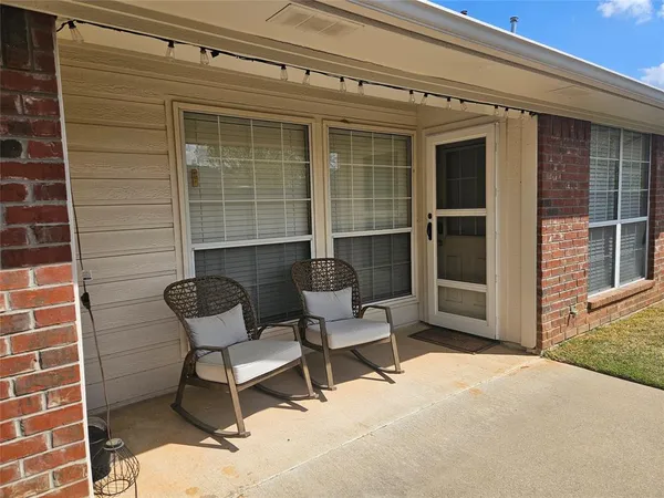 $225,000 | 5401 Hollytree Drive, Unit 2104, Tyler, TX 75703
