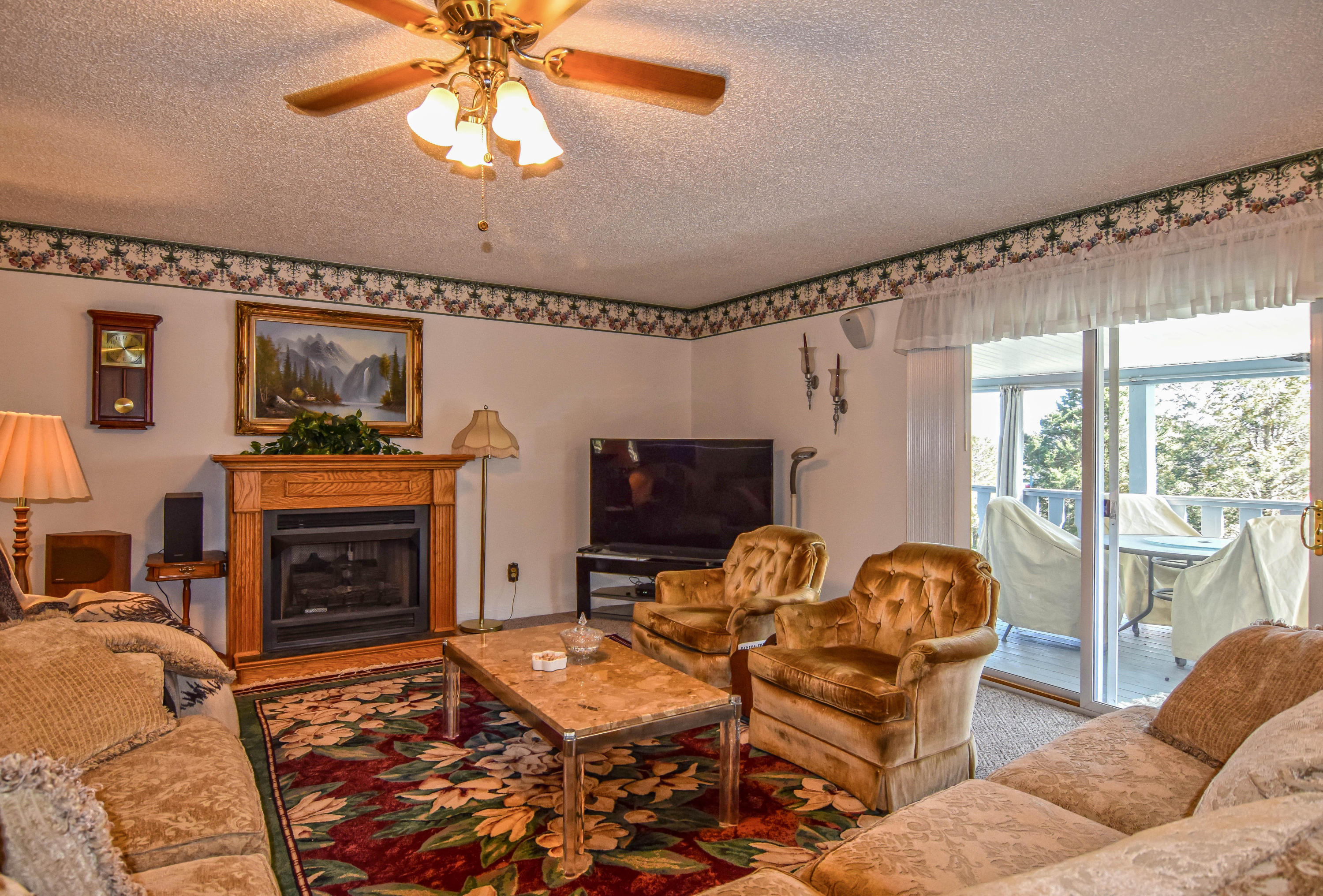 390 Cate Byrd Road Kodak, TN 37764 - Photo 2 of 18 LivingRoom1-1
