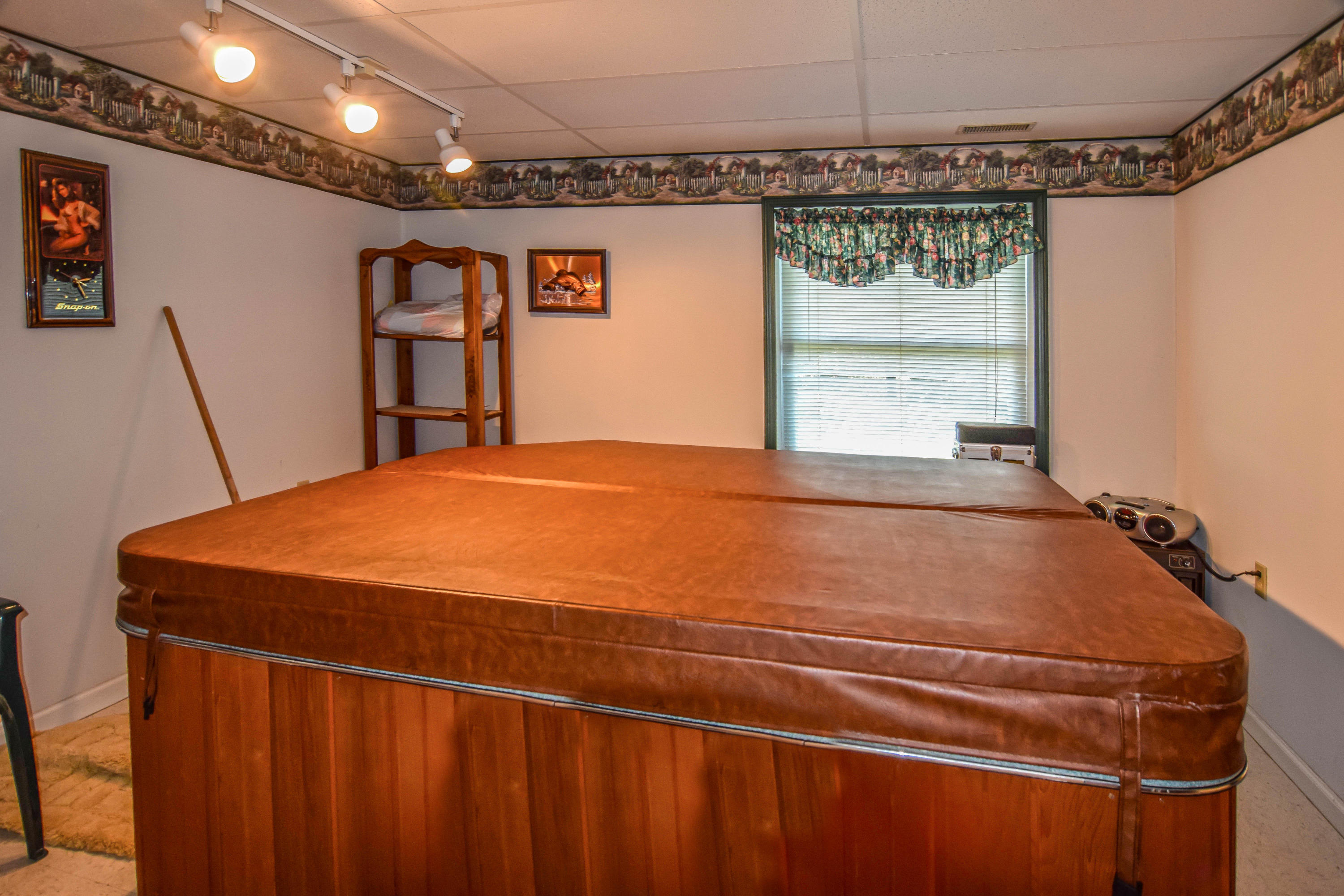 390 Cate Byrd Road Kodak, TN 37764 - Photo 11 of 18 HotTub-1