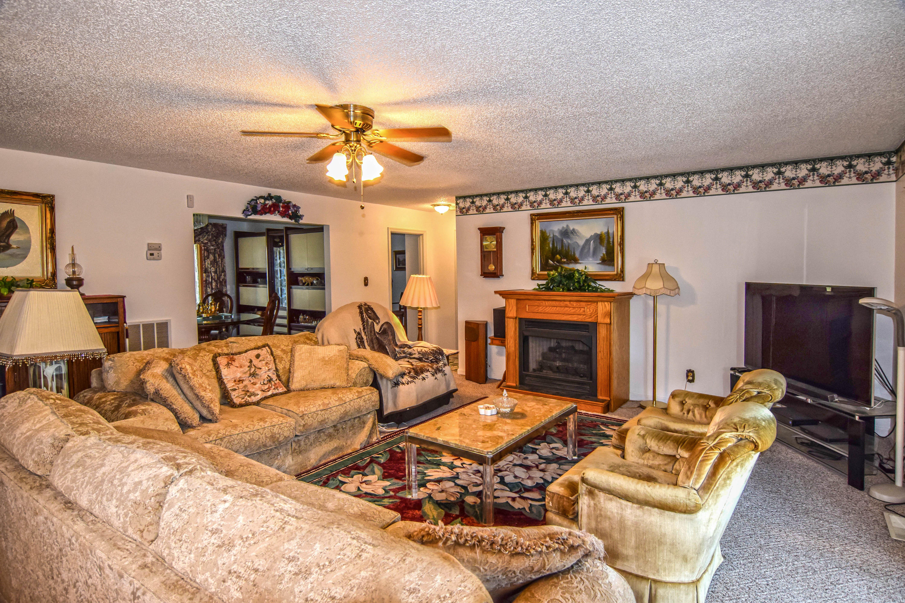 390 Cate Byrd Road Kodak, TN 37764 - Photo 3 of 18 LivingRoom2-1