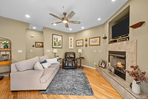 $879,000 | 115 Poe Court, Napa, CA 94558