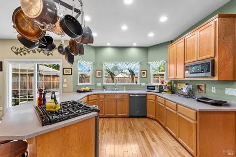 $879,000 | 115 Poe Court, Napa, CA 94558