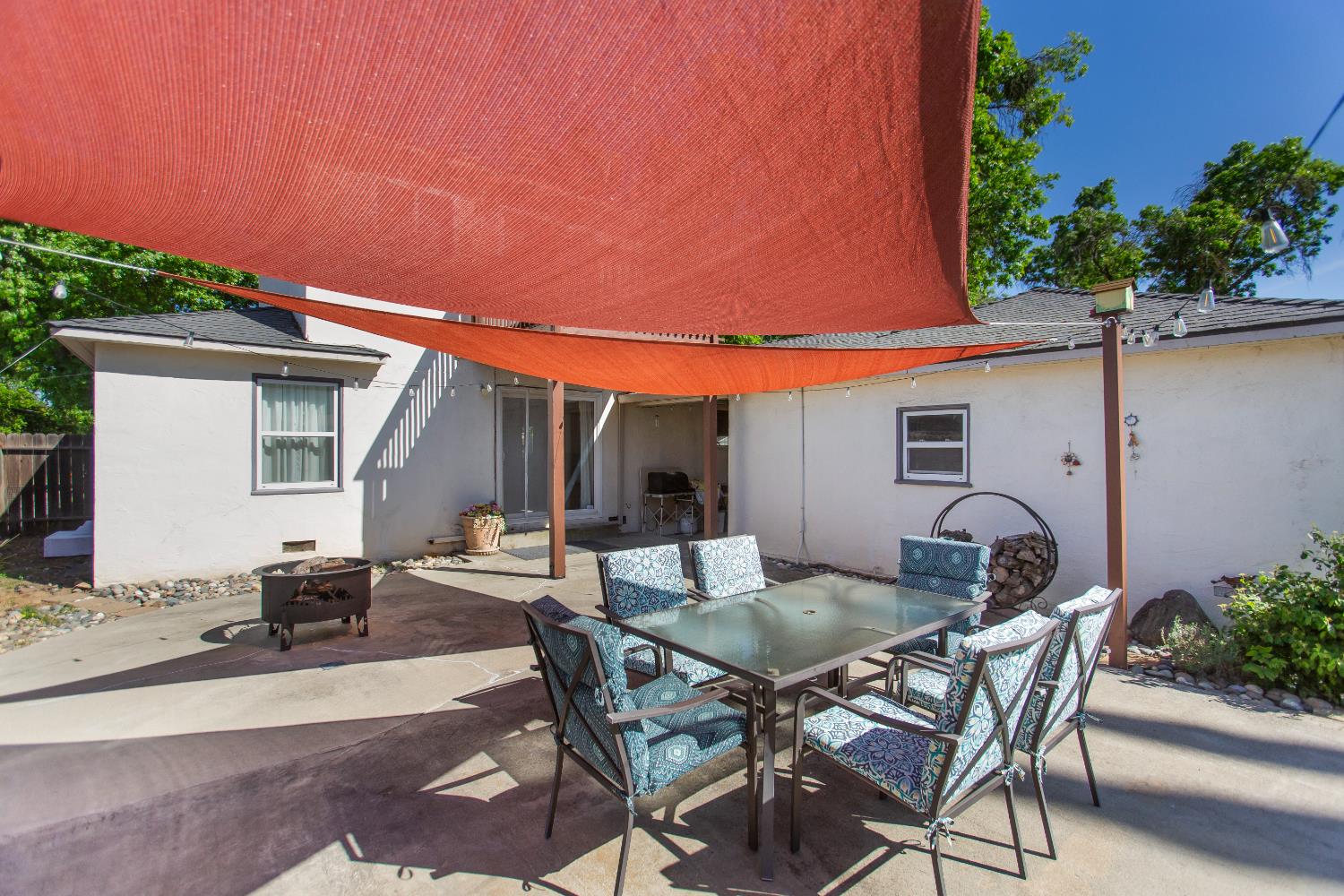 401 Fortuna Avenue Modesto, CA 95354 - Photo 25 of 43 a patio with table and chairs and potted plants
