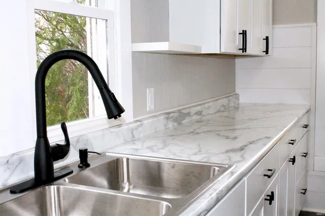 $304,900 | 325 West Us Highway, Albion, IN 46701