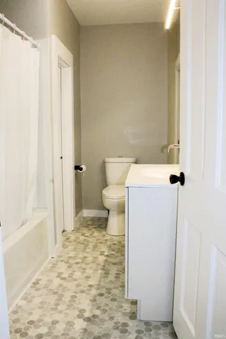 $304,900 | 325 West Us Highway, Albion, IN 46701