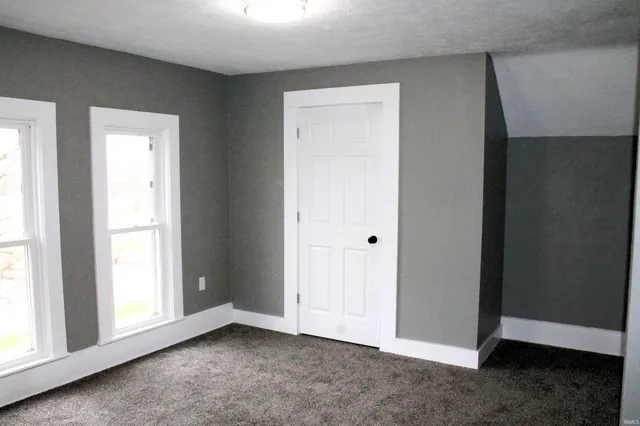 $304,900 | 325 West Us Highway, Albion, IN 46701