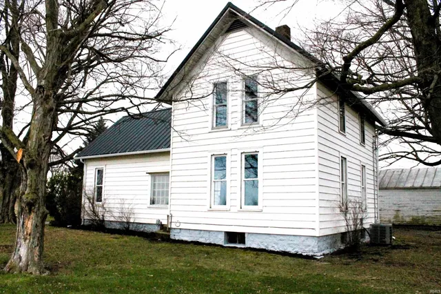 $304,900 | 325 West Us Highway, Albion, IN 46701