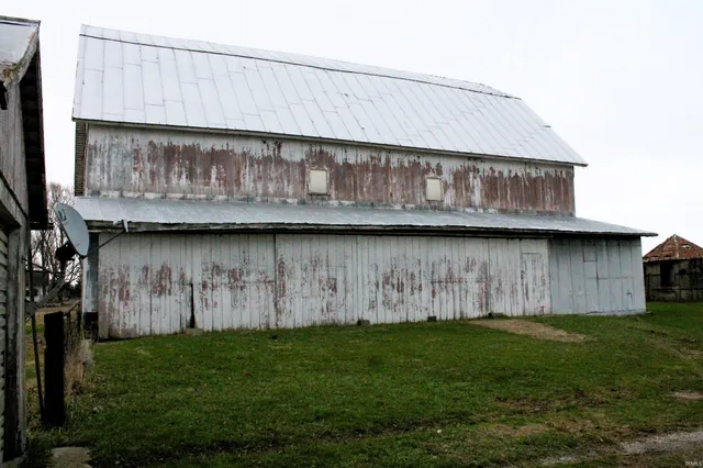 $304,900 | 325 West Us Highway, Albion, IN 46701