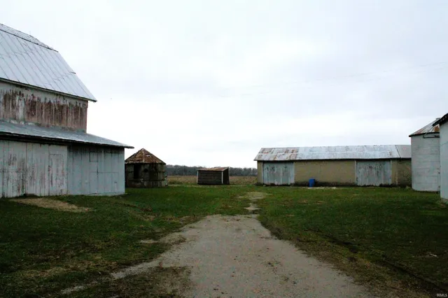 $304,900 | 325 West Us Highway, Albion, IN 46701