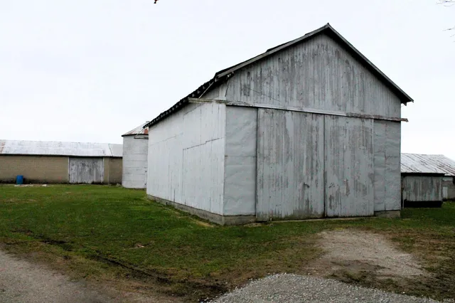 $304,900 | 325 West Us Highway, Albion, IN 46701