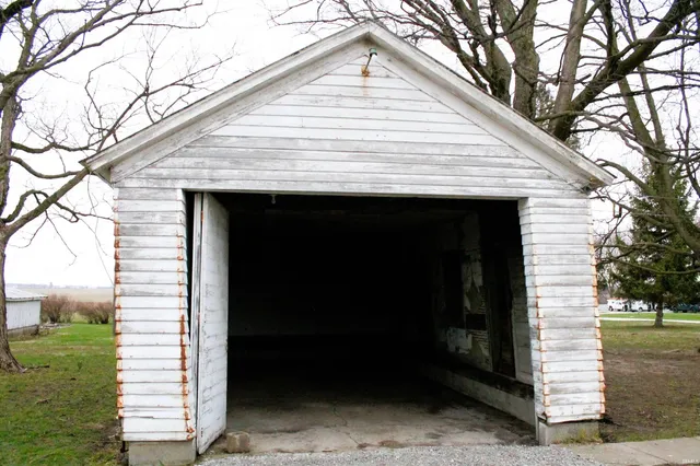 $304,900 | 325 West Us Highway, Albion, IN 46701