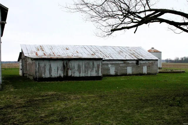 $304,900 | 325 West Us Highway, Albion, IN 46701