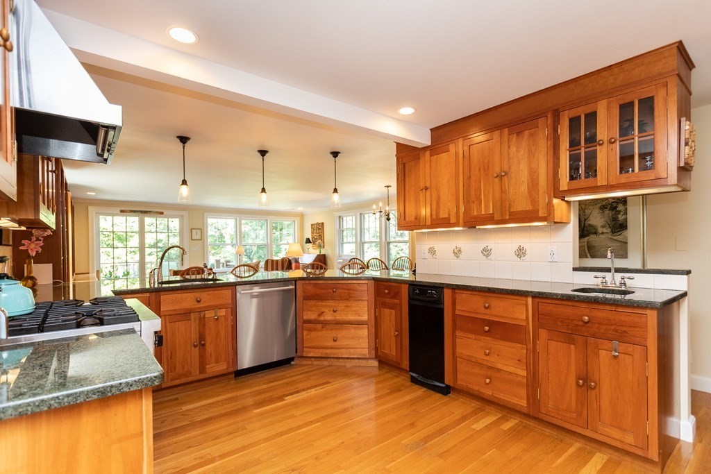 1314 Walnut Street Newton, MA 02461 - Photo 9 of 42