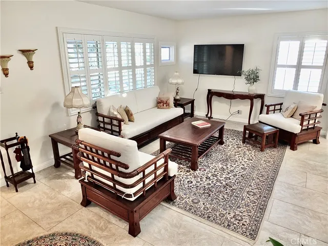 $995,000 | 3913 Knoxville Avenue, Long Beach, CA 90808