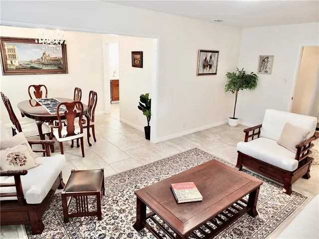 $995,000 | 3913 Knoxville Avenue, Long Beach, CA 90808