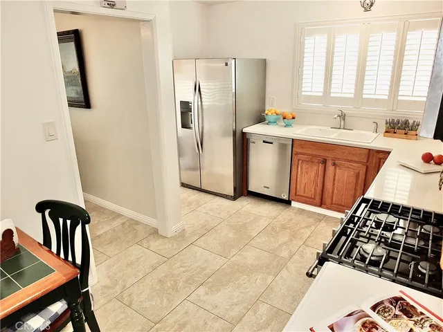 $995,000 | 3913 Knoxville Avenue, Long Beach, CA 90808