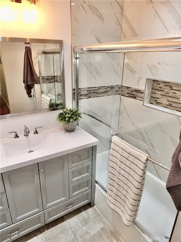 $995,000 | 3913 Knoxville Avenue, Long Beach, CA 90808