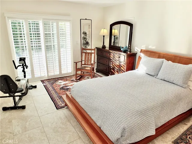 $995,000 | 3913 Knoxville Avenue, Long Beach, CA 90808