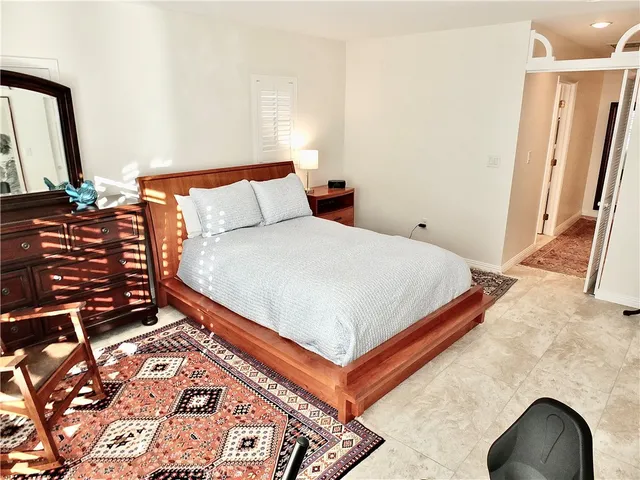 $995,000 | 3913 Knoxville Avenue, Long Beach, CA 90808