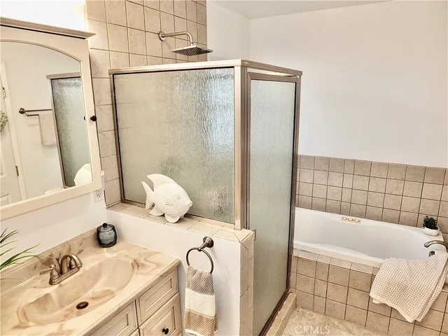 $995,000 | 3913 Knoxville Avenue, Long Beach, CA 90808