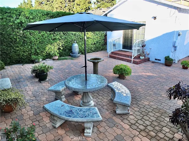 $995,000 | 3913 Knoxville Avenue, Long Beach, CA 90808