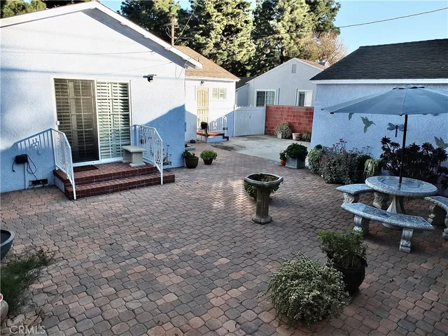 $995,000 | 3913 Knoxville Avenue, Long Beach, CA 90808