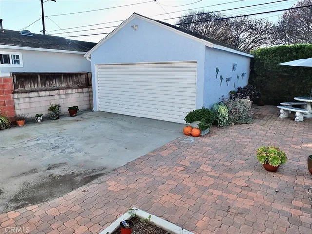 $995,000 | 3913 Knoxville Avenue, Long Beach, CA 90808