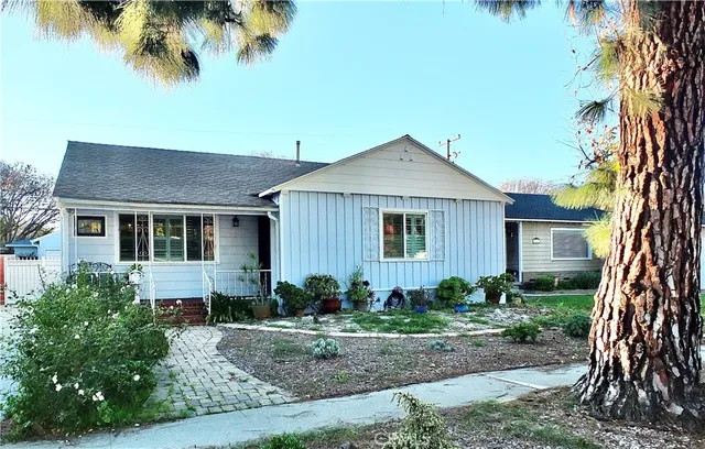 $995,000 | 3913 Knoxville Avenue, Long Beach, CA 90808