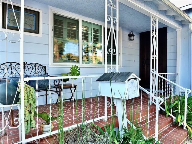 $995,000 | 3913 Knoxville Avenue, Long Beach, CA 90808