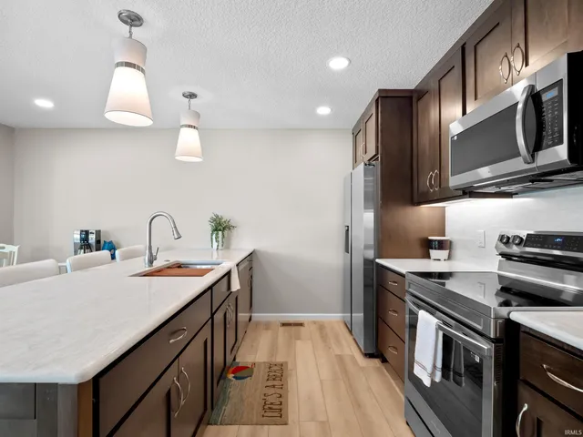 $349,000 | 700 South Lakeside Drive, Unit 8, Syracuse, IN 46567