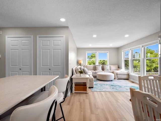 $349,000 | 700 South Lakeside Drive, Unit 8, Syracuse, IN 46567