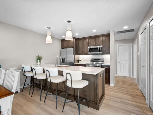 $349,000 | 700 South Lakeside Drive, Unit 8, Syracuse, IN 46567