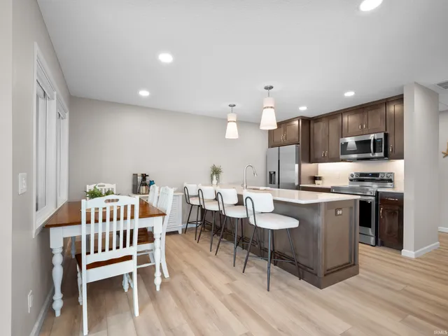 $349,000 | 700 South Lakeside Drive, Unit 8, Syracuse, IN 46567