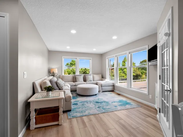 $349,000 | 700 South Lakeside Drive, Unit 8, Syracuse, IN 46567