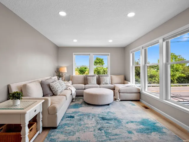 $349,000 | 700 South Lakeside Drive, Unit 8, Syracuse, IN 46567