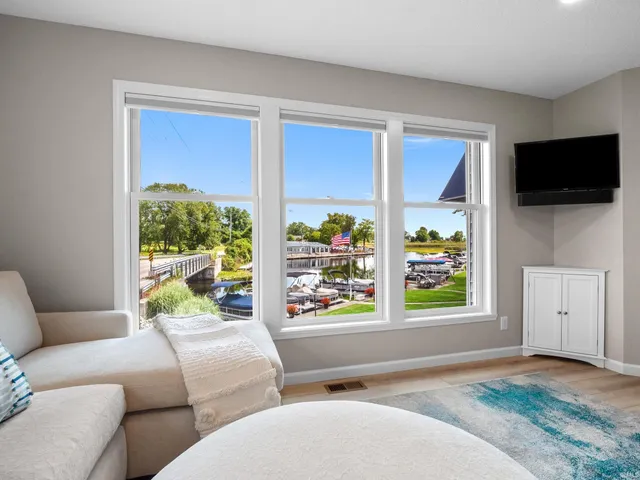 $349,000 | 700 South Lakeside Drive, Unit 8, Syracuse, IN 46567