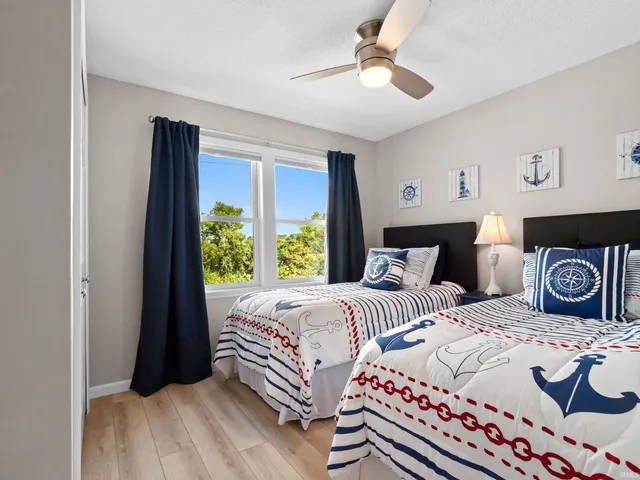 $349,000 | 700 South Lakeside Drive, Unit 8, Syracuse, IN 46567