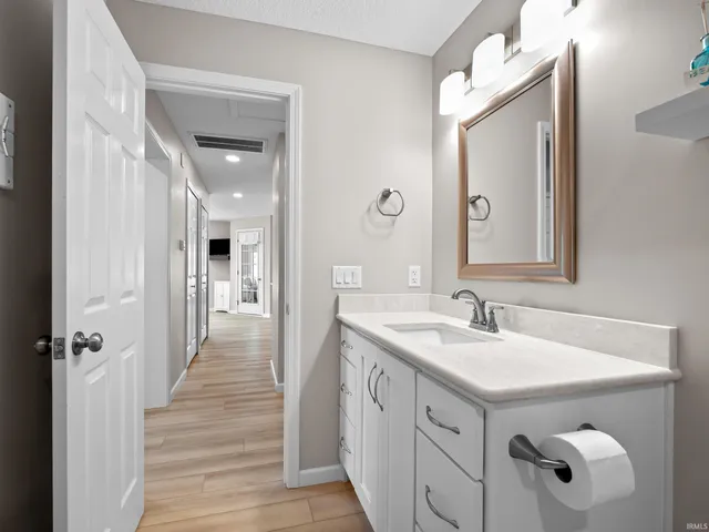 $349,000 | 700 South Lakeside Drive, Unit 8, Syracuse, IN 46567